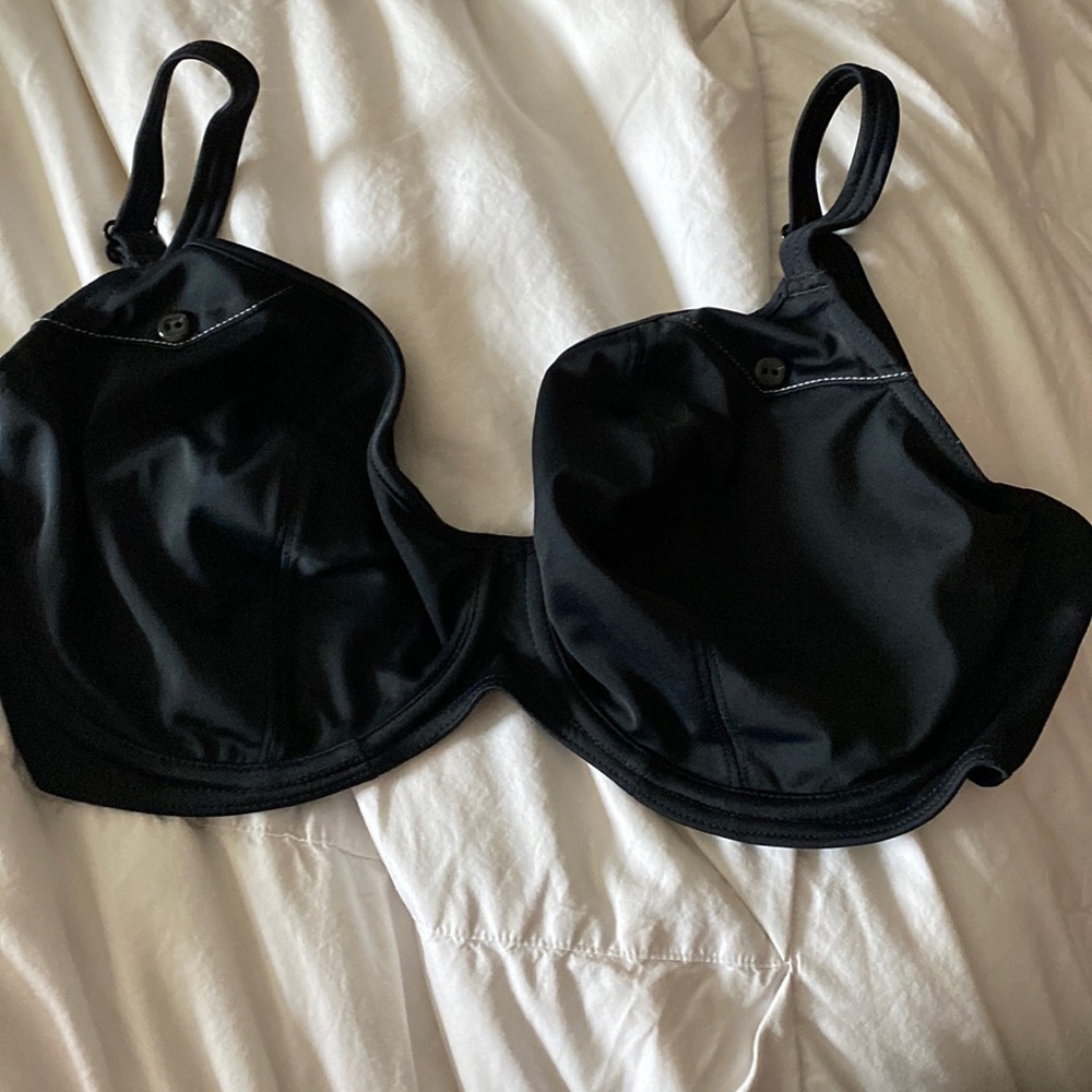 Swim top. Frets. 34ff